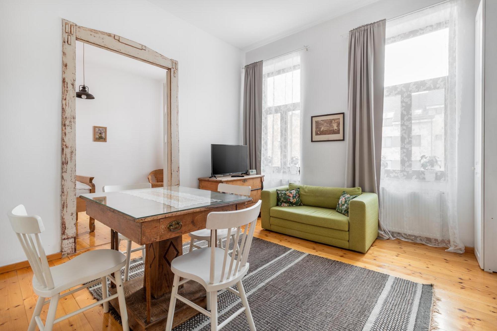 Rustic Visual Apartment Oradea Bagian luar foto