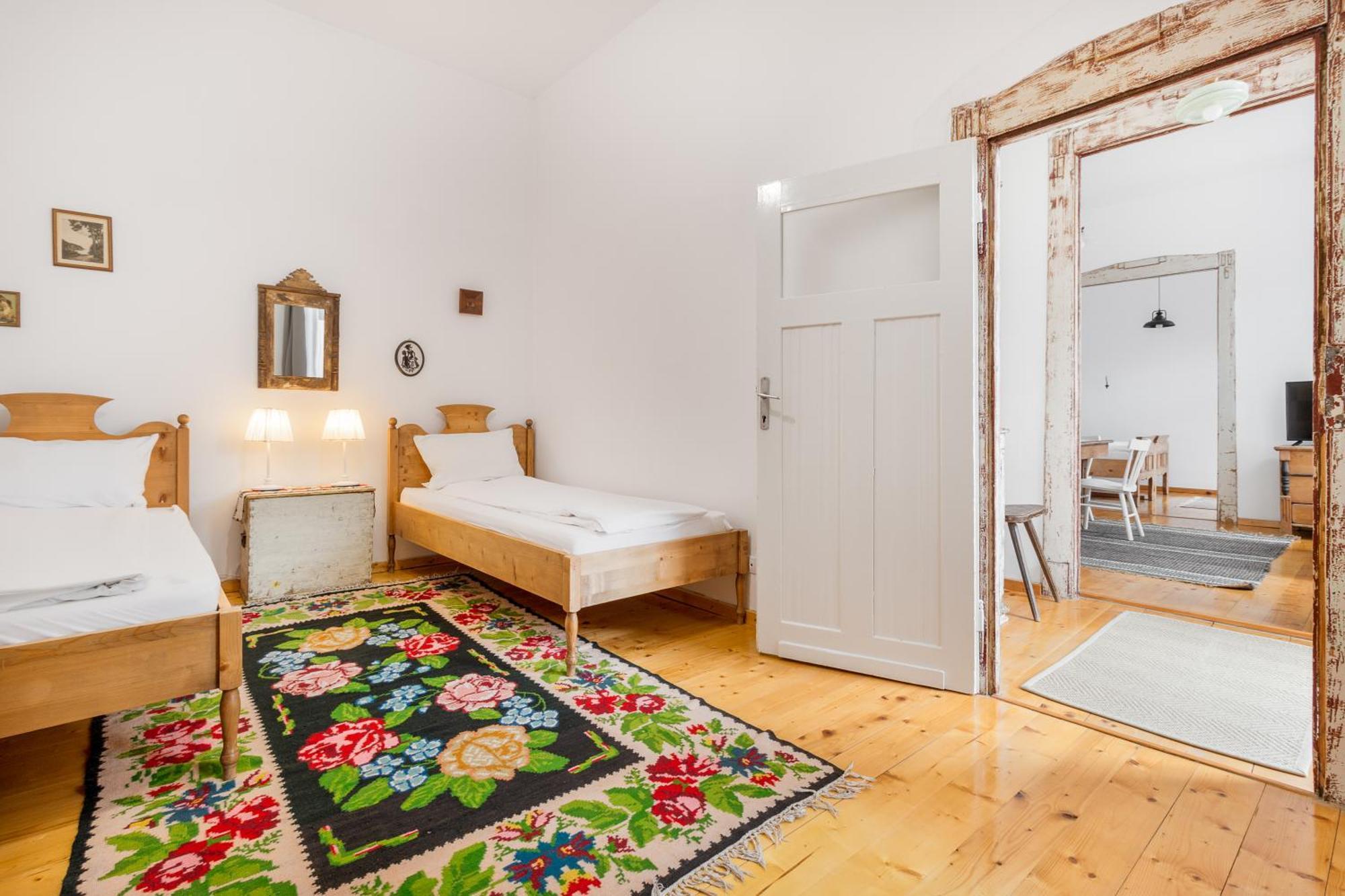 Rustic Visual Apartment Oradea Bagian luar foto